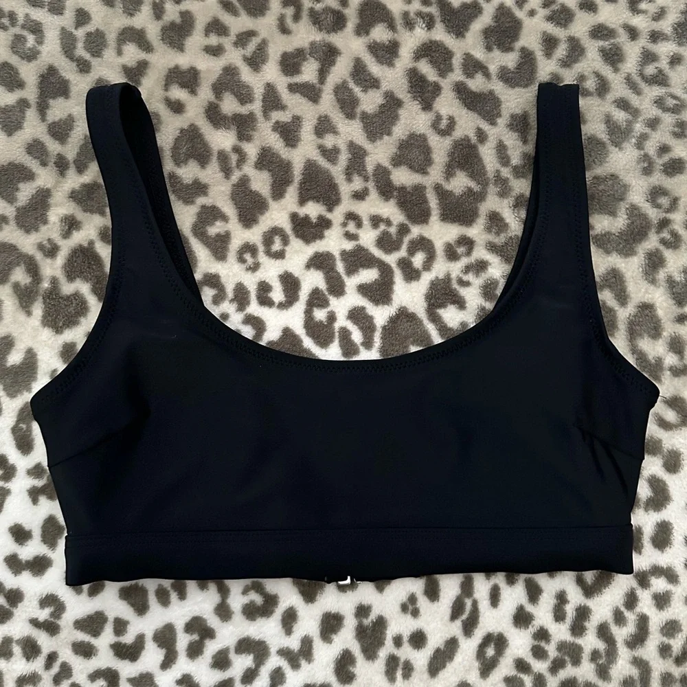 Old Navy Scoop-Neck Bikini Swim Top in Black Size Small